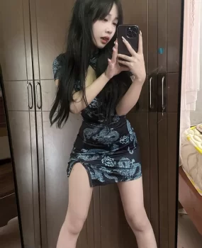 04年白虎小湿妹，兼职下海